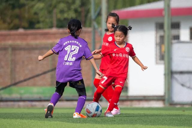 16岁天才丹尼·弗雷雷正式加盟巴萨，梦想成真